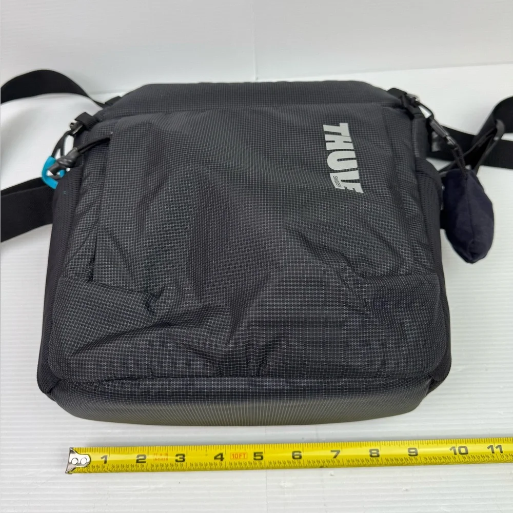 THULE Aspect Camera DSLR Shoulder Pack Travel Bag Padded - Black NO DIVIDERS